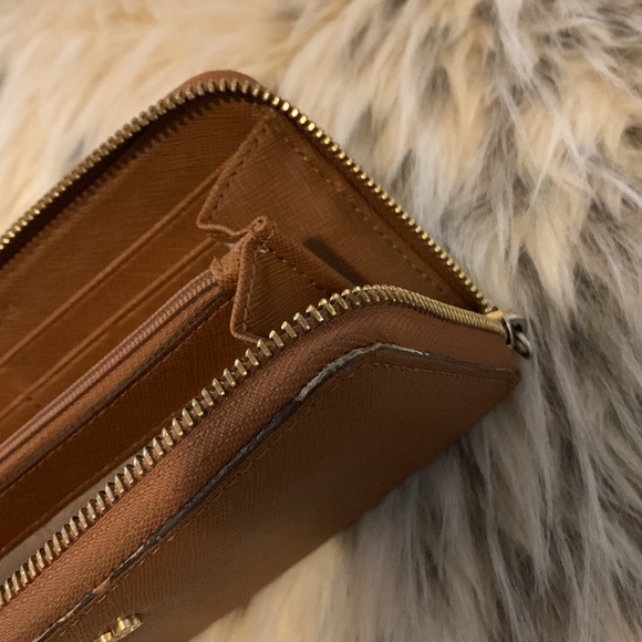 Michael Kors Wallet - Picture 4 of 4